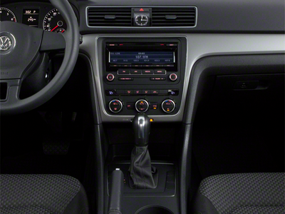 2013 Volkswagen Passat 2.5L Wolfsburg Edition