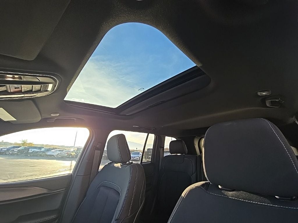 2025 Jeep Grand Cherokee GRAND CHEROKEE LAREDO X 4X4