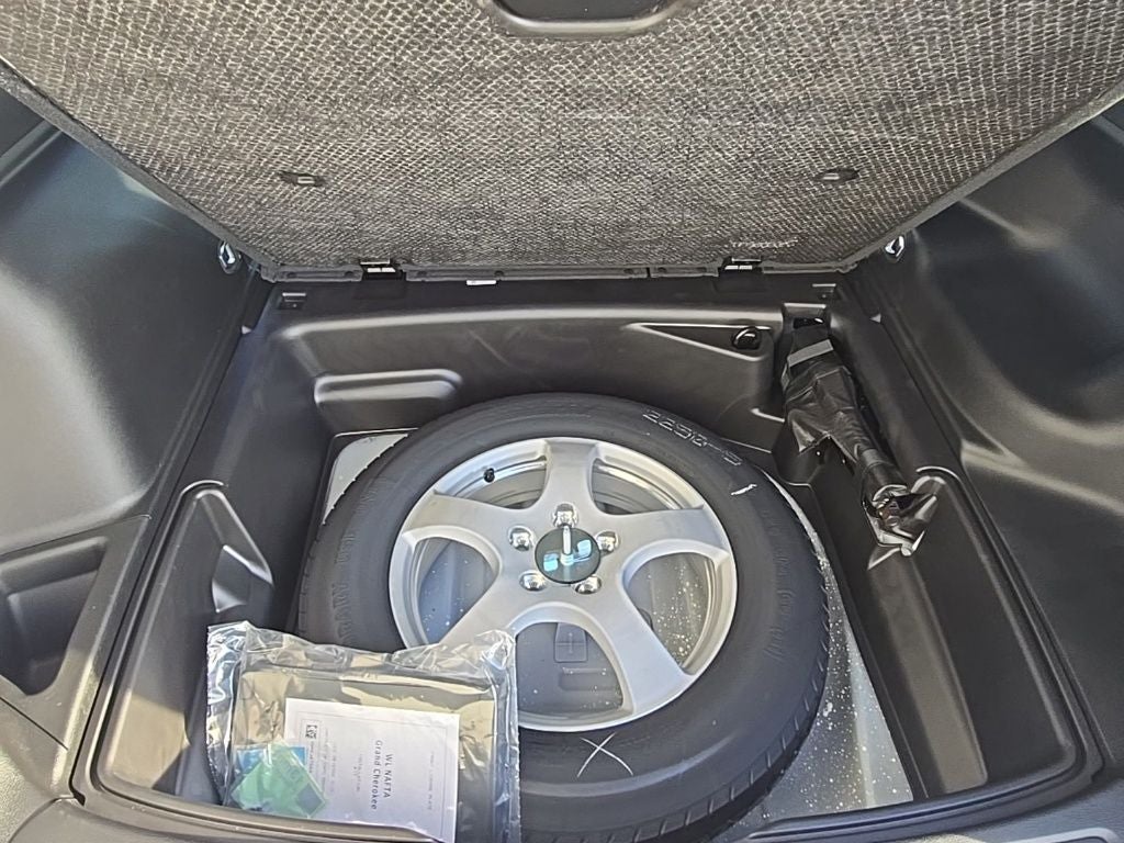 2025 Jeep Grand Cherokee GRAND CHEROKEE LAREDO X 4X4