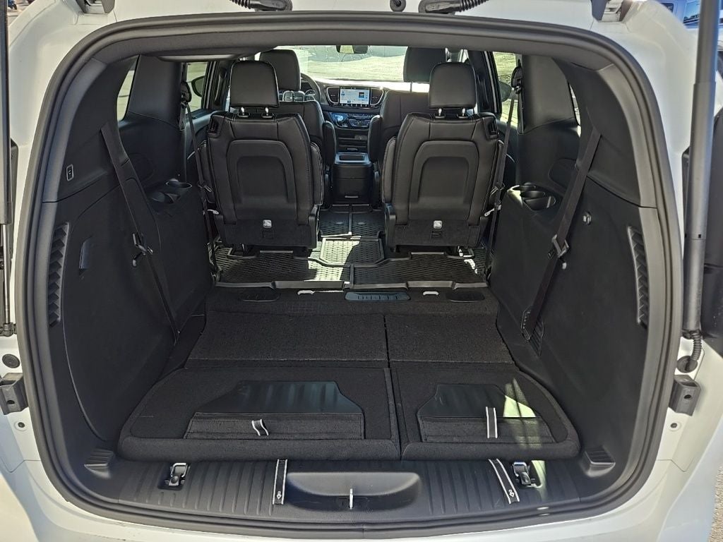 2026 Chrysler Voyager VOYAGER LX