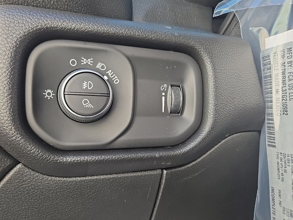 2026 RAM Ram 5500 Chassis Cab RAM 5500 TRADESMAN CHASSIS CREW CAB 4X4 84' CA