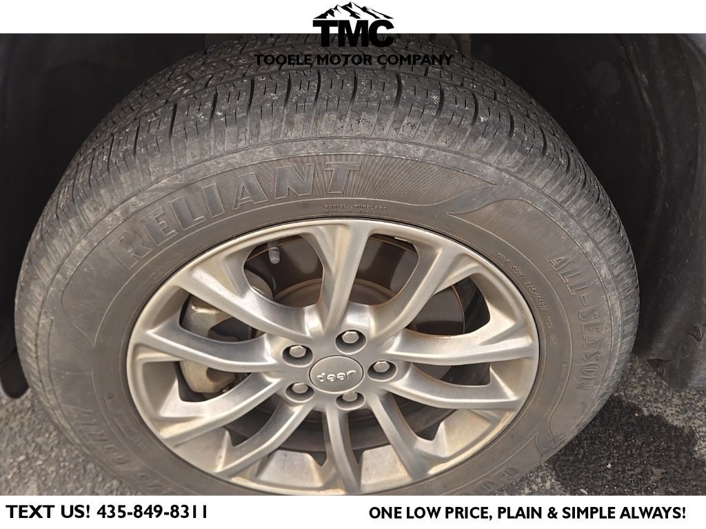 2021 Jeep Cherokee Latitude Plus + Heated Front Seats & Steering Wheel