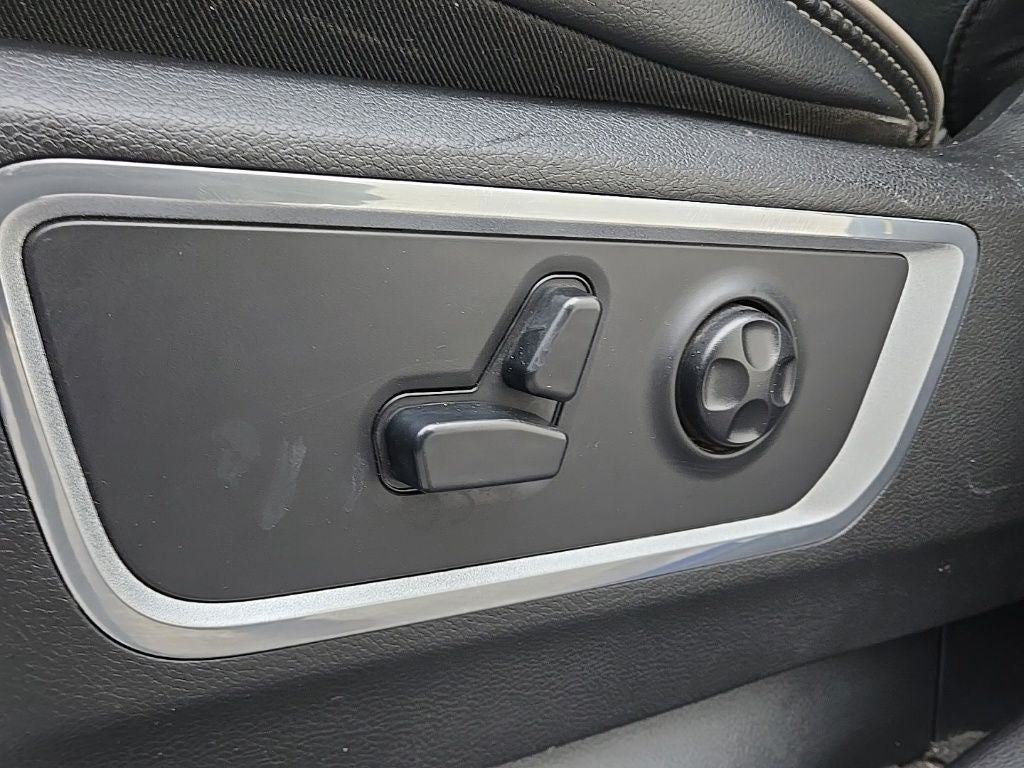 2019 RAM 1500 Laramie + Lvl2 Equipment Group + Moonroof