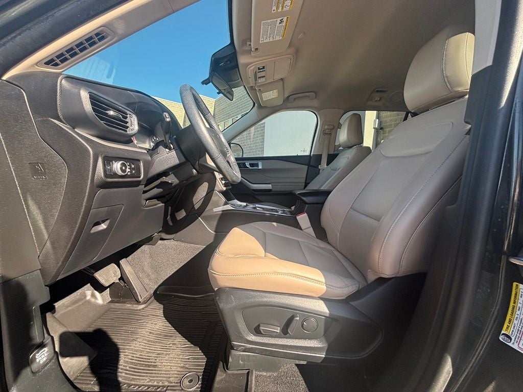2023 Ford Explorer XLT 202A