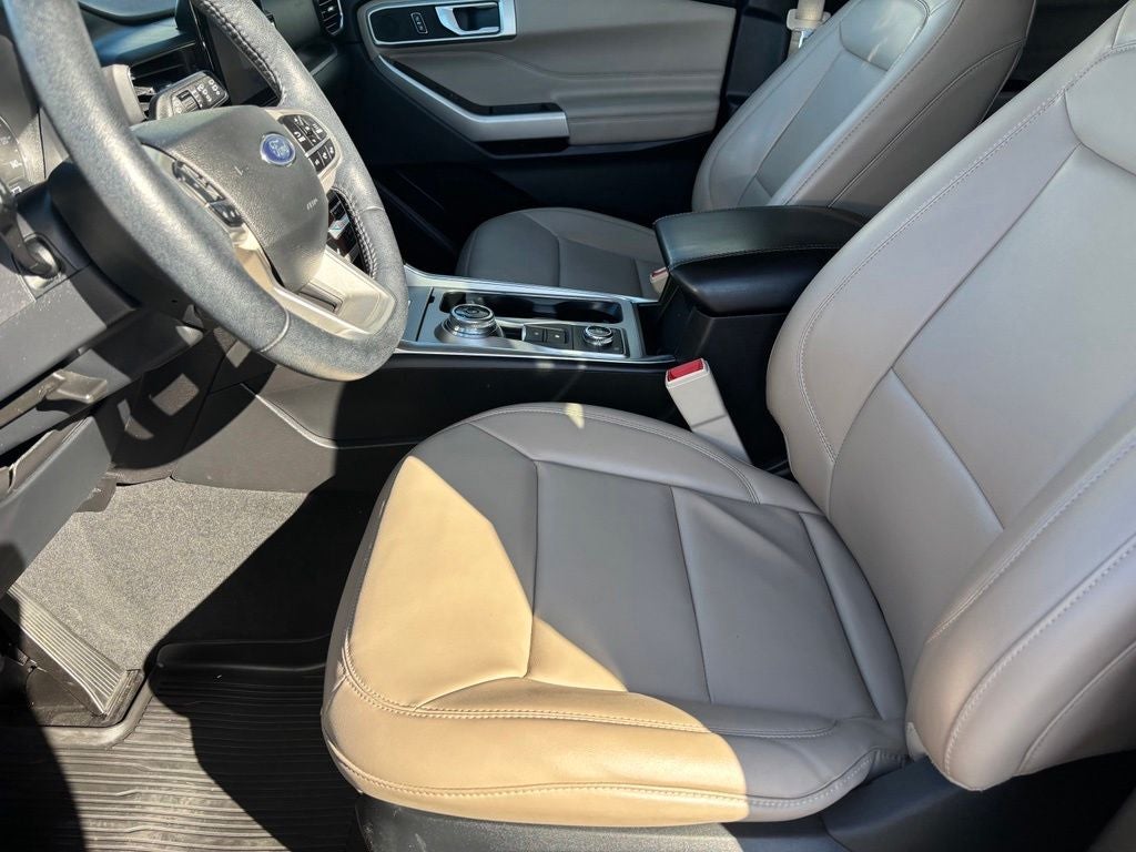 2023 Ford Explorer XLT 202A