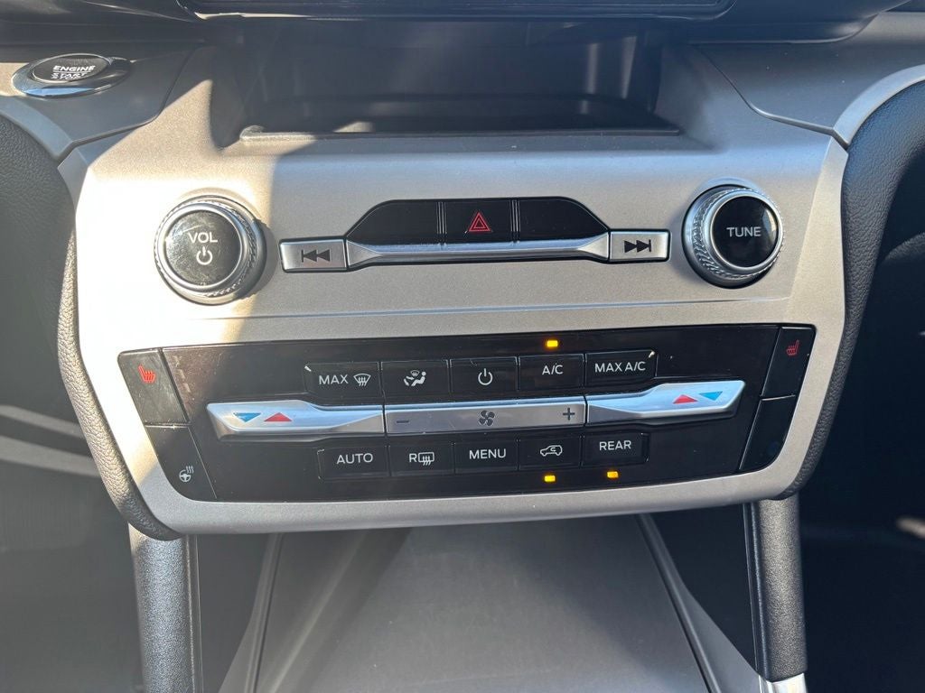 2023 Ford Explorer XLT 202A