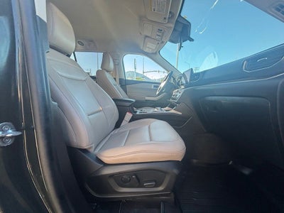2023 Ford Explorer XLT 202A