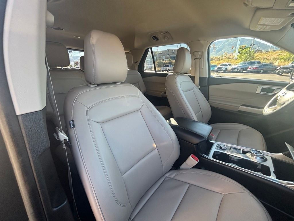 2023 Ford Explorer XLT 202A