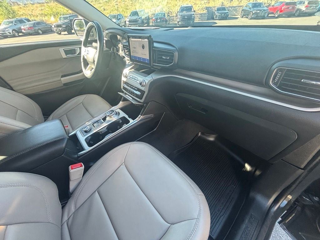 2023 Ford Explorer XLT 202A