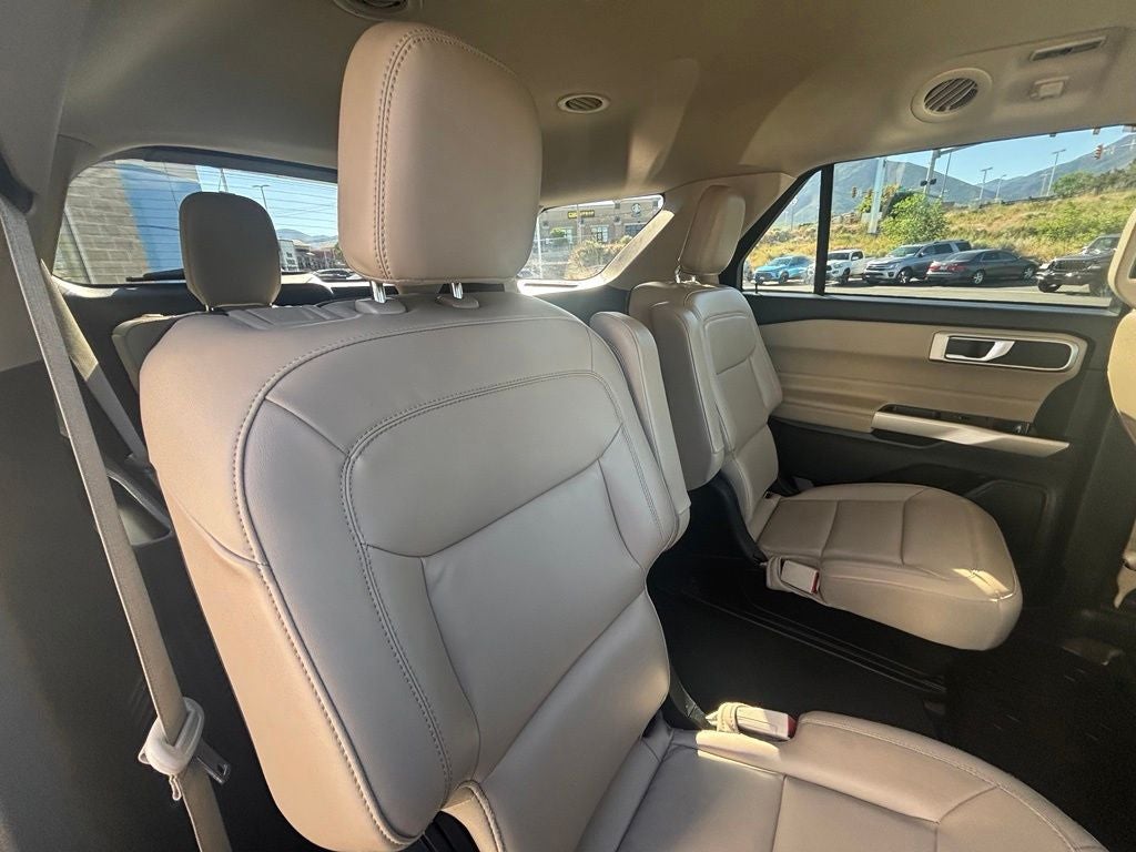 2023 Ford Explorer XLT 202A