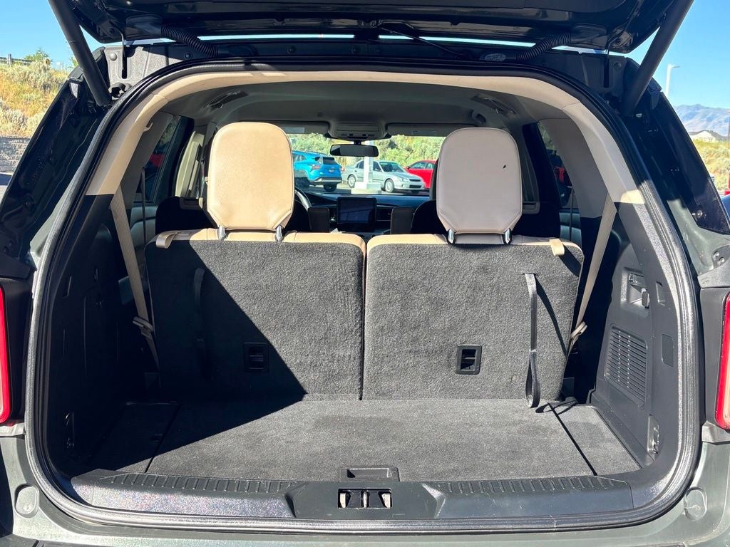 2023 Ford Explorer XLT 202A
