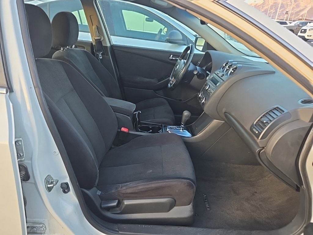 2012 Nissan Altima 2.5 S + Remote Keyless Entry