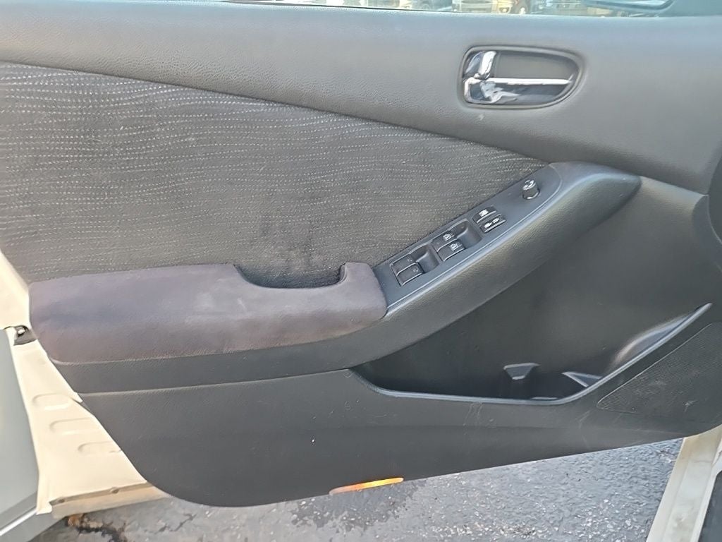 2012 Nissan Altima 2.5 S + Remote Keyless Entry