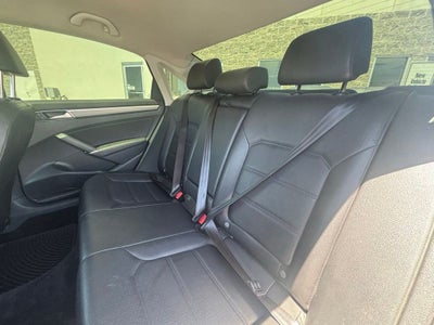 2017 Volkswagen Passat 1.8T R-Line