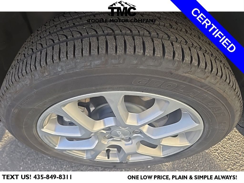 2024 Jeep Compass Latitude Lux + Lane Assist + Heated Front Seats & Steering Whee