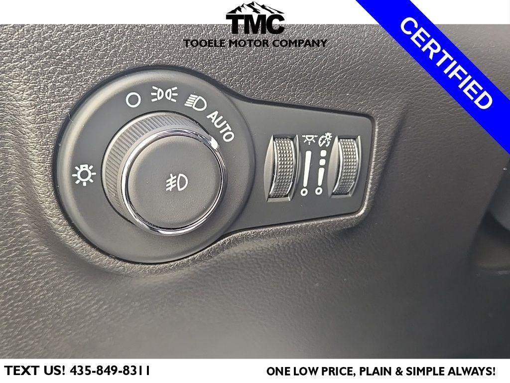 2024 Jeep Compass Latitude Lux + Lane Assist + Heated Front Seats & Steering Whee