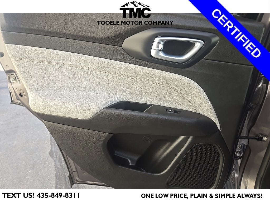 2024 Jeep Compass Latitude Lux + Lane Assist + Heated Front Seats & Steering Whee