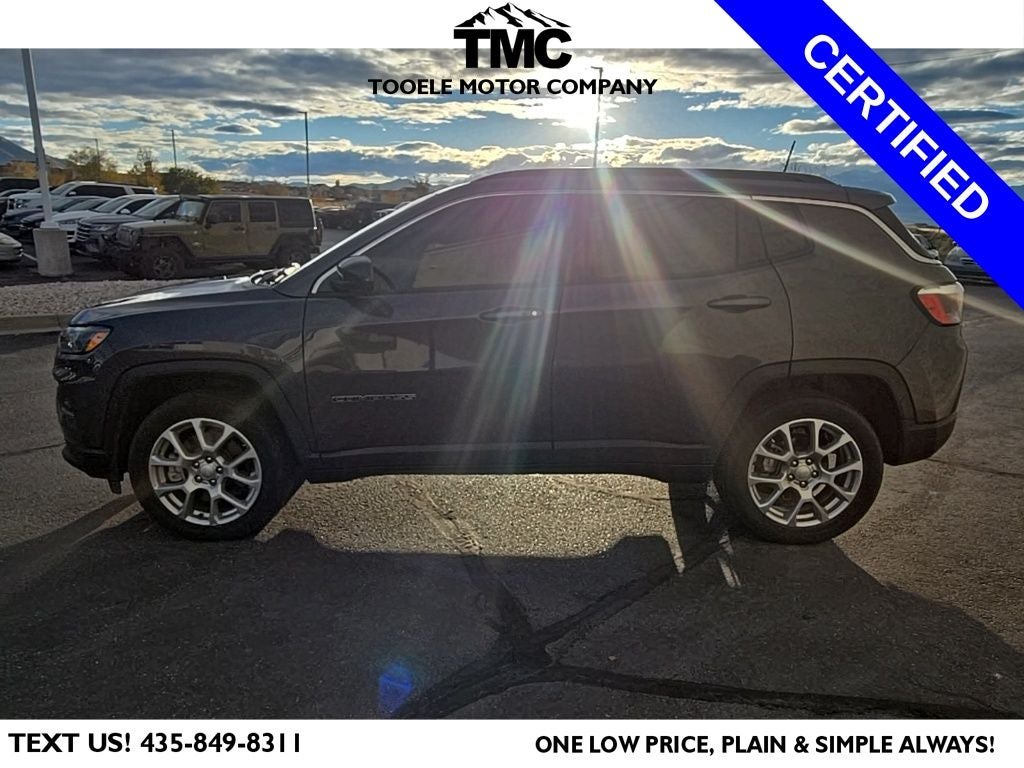 2024 Jeep Compass Latitude Lux + Lane Assist + Heated Front Seats & Steering Whee