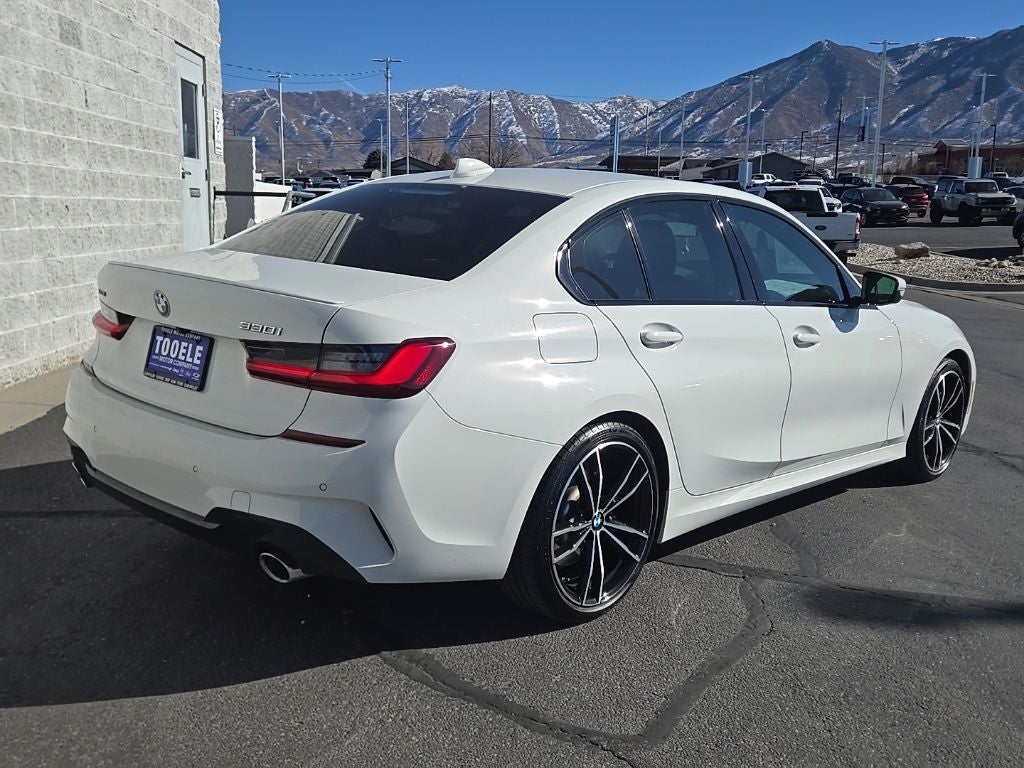 2022 BMW 3 Series 330i xDrive + M Sport Package (337)