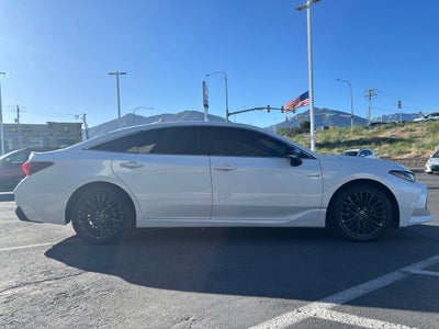 2019 Toyota Avalon Hybrid XSE
