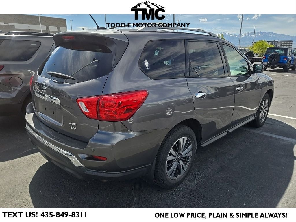 2017 Nissan Pathfinder SV