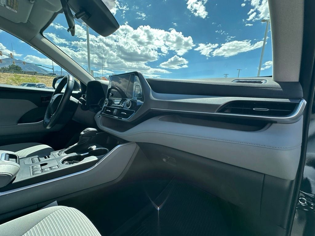 2024 Toyota Highlander LE