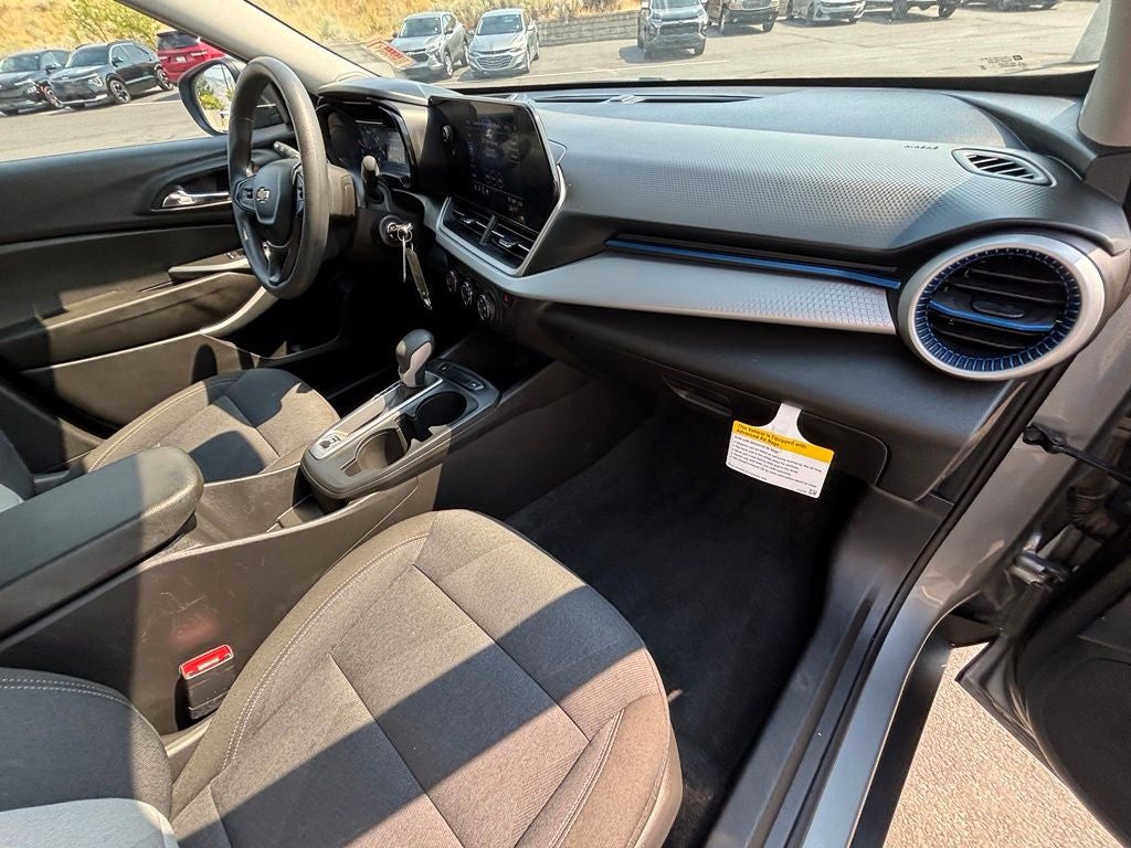 2025 Chevrolet Trax LS