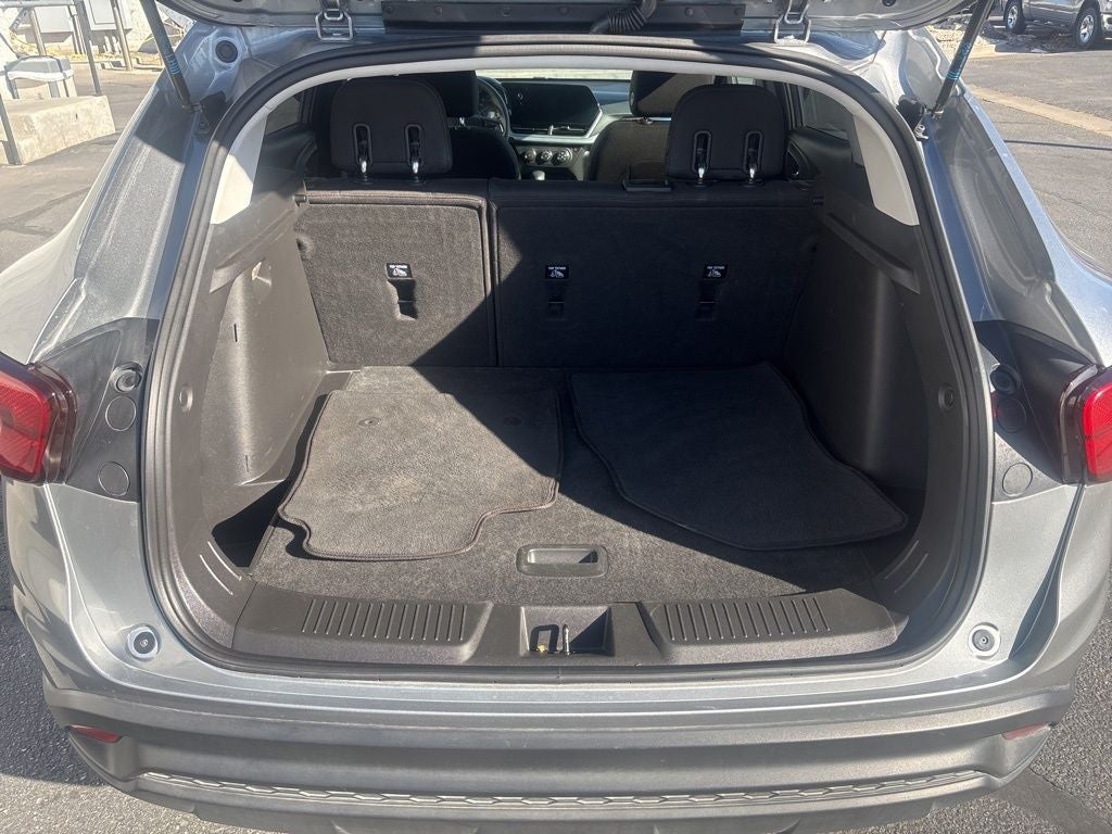 2025 Chevrolet Trax LS + Lane Keep Assist