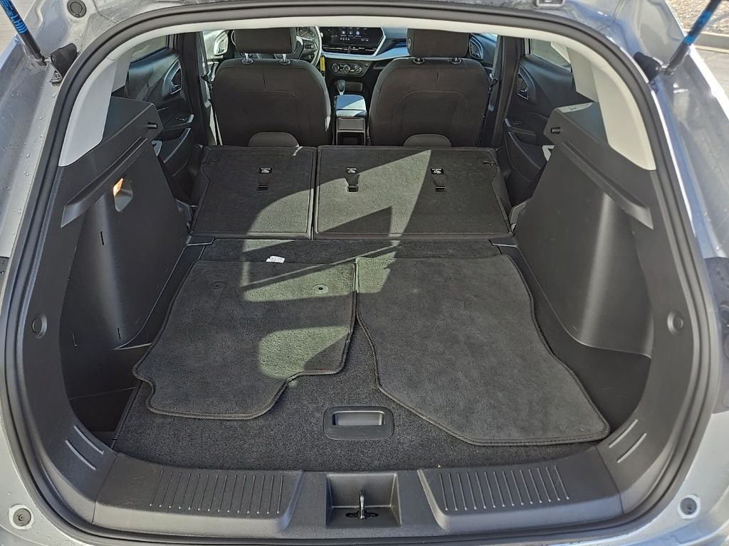 2025 Chevrolet Trax LS + Lane Keep Assist