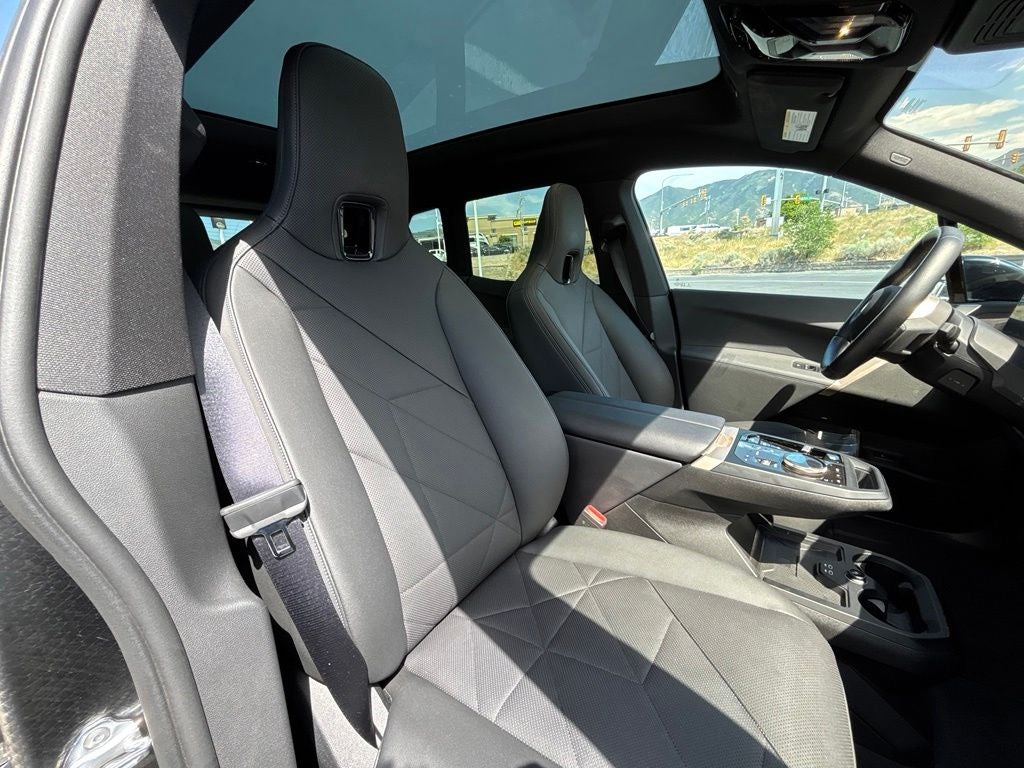 2025 BMW iX xDrive50