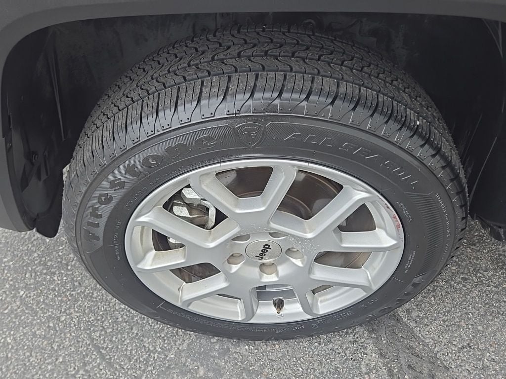 2023 Jeep Renegade Latitude + Push-button Start + Lane Keep Assist