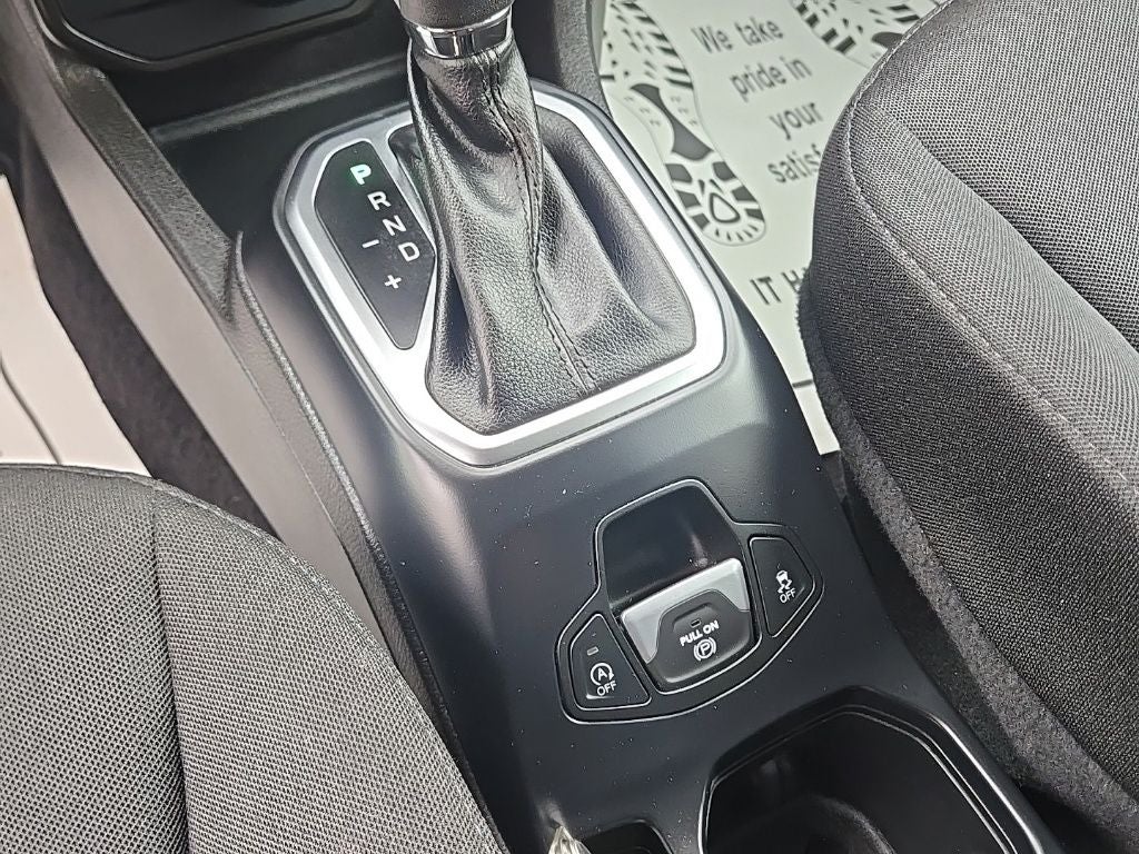 2023 Jeep Renegade Latitude + Push-button Start + Lane Keep Assist