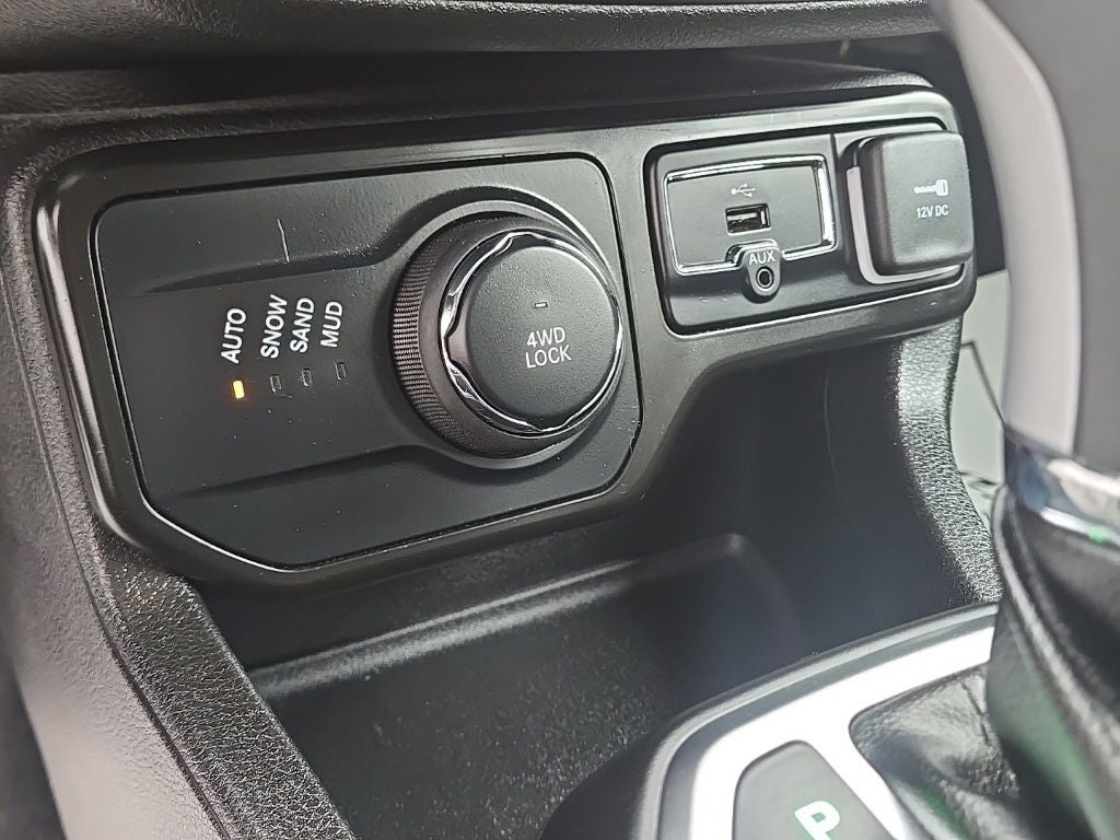 2023 Jeep Renegade Latitude + Push-button Start + Lane Keep Assist