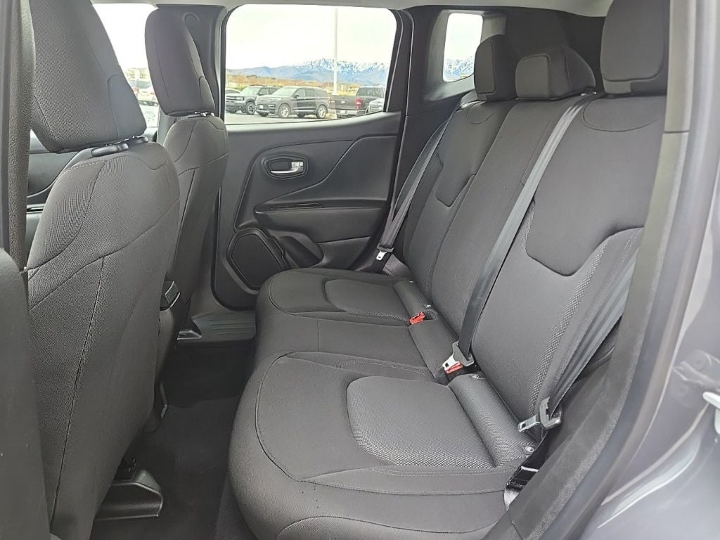 2023 Jeep Renegade Latitude + Push-button Start + Lane Keep Assist