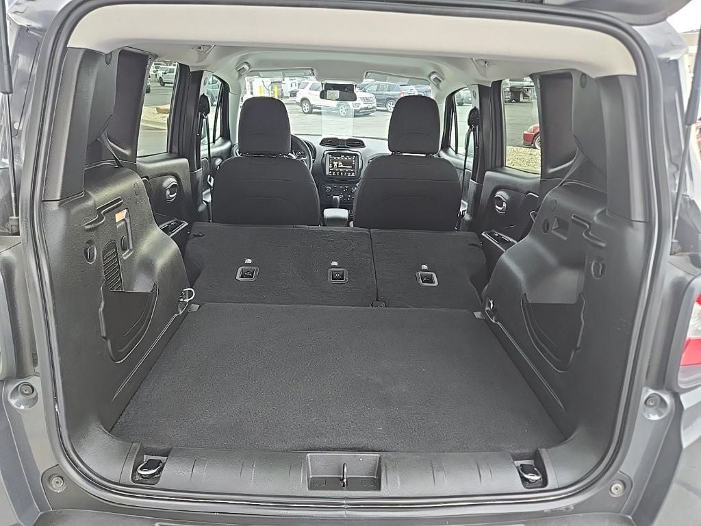 2023 Jeep Renegade Latitude + Push-button Start + Lane Keep Assist