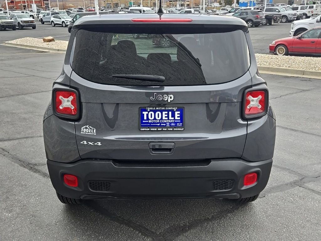 2023 Jeep Renegade Latitude + Push-button Start + Lane Keep Assist