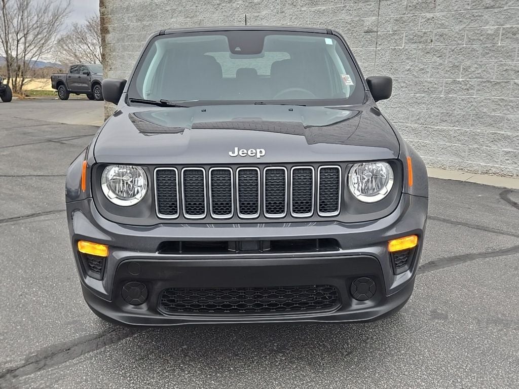 2023 Jeep Renegade Latitude + Push-button Start + Lane Keep Assist